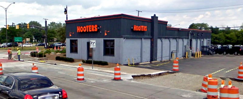 Hooters - Troy - 2950 Rochester Rd (newer photo)
